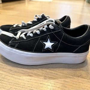 Women’s size 7 converse